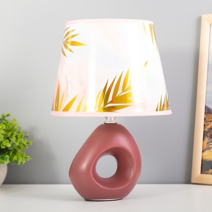 Настольная лампа "Сигалия" E14 40Вт бордовый 15х15х28 см, На фото — предложение продавца