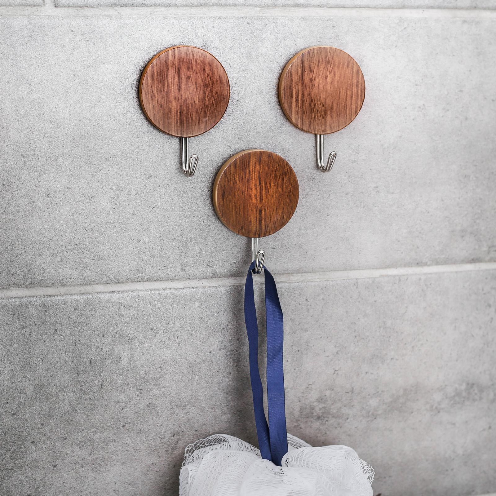 Крючок держатель вешалка для кухни ванной на липучке "Деревянные круги", набор 3 шт, На фото — предложение продавца